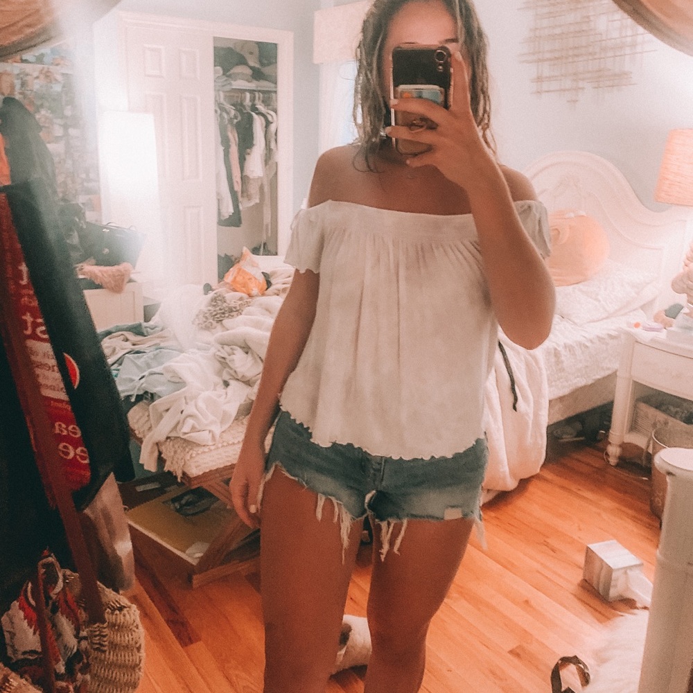 Off the Shoulder Shirt🤍